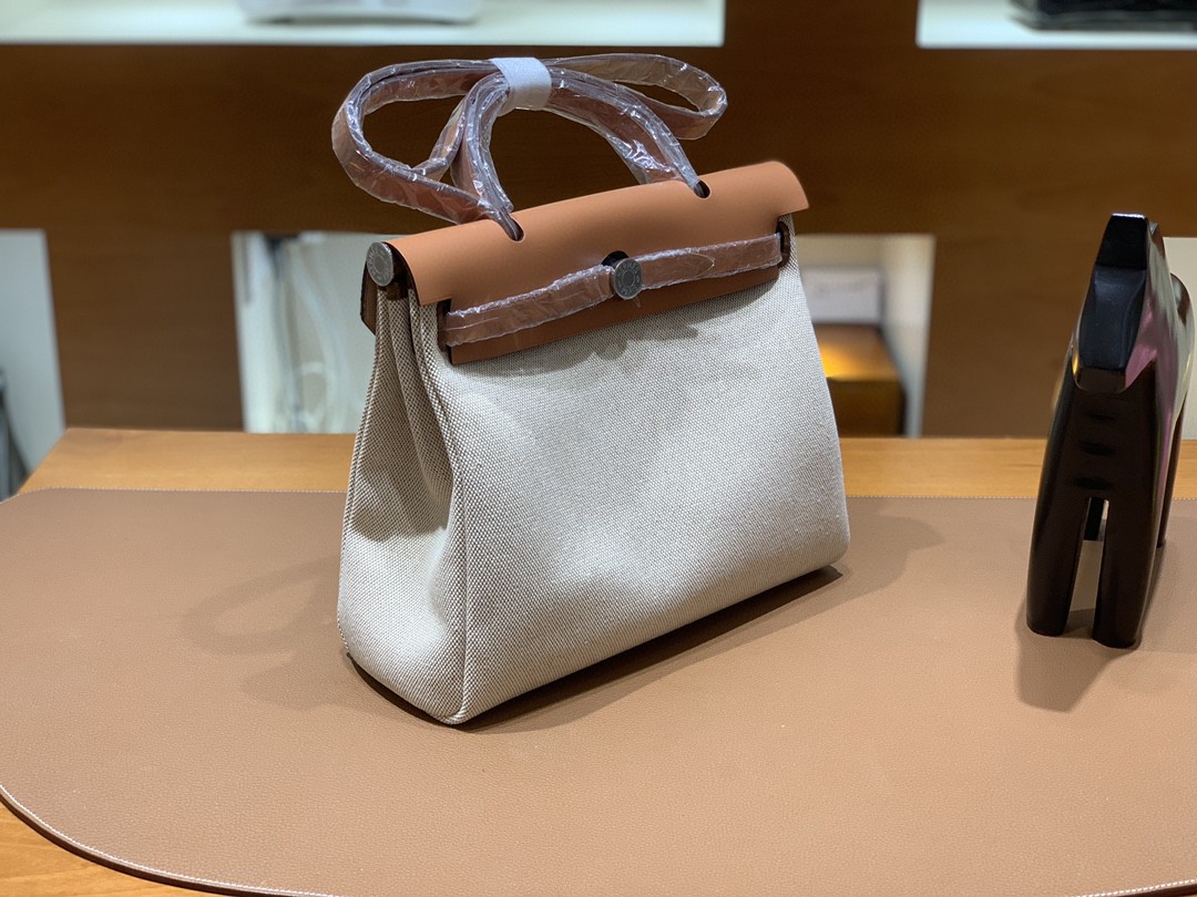 Hermès（爱马仕）Herbag Box 拼 帆布 金棕色 拼 米白 银扣 31cm