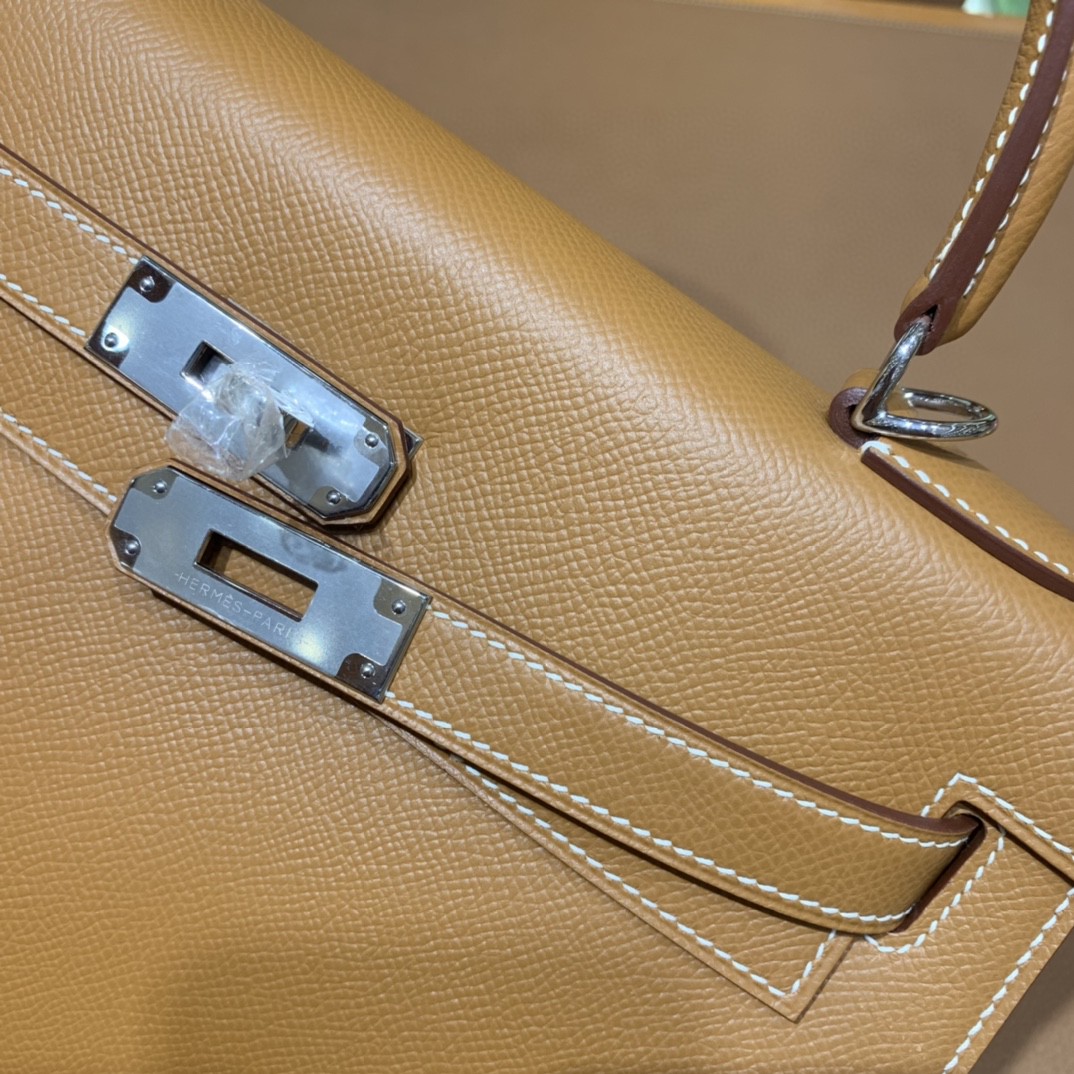 Hermès（爱马仕）Kelly 凯莉包 Epsom 金棕色 银扣 28cm