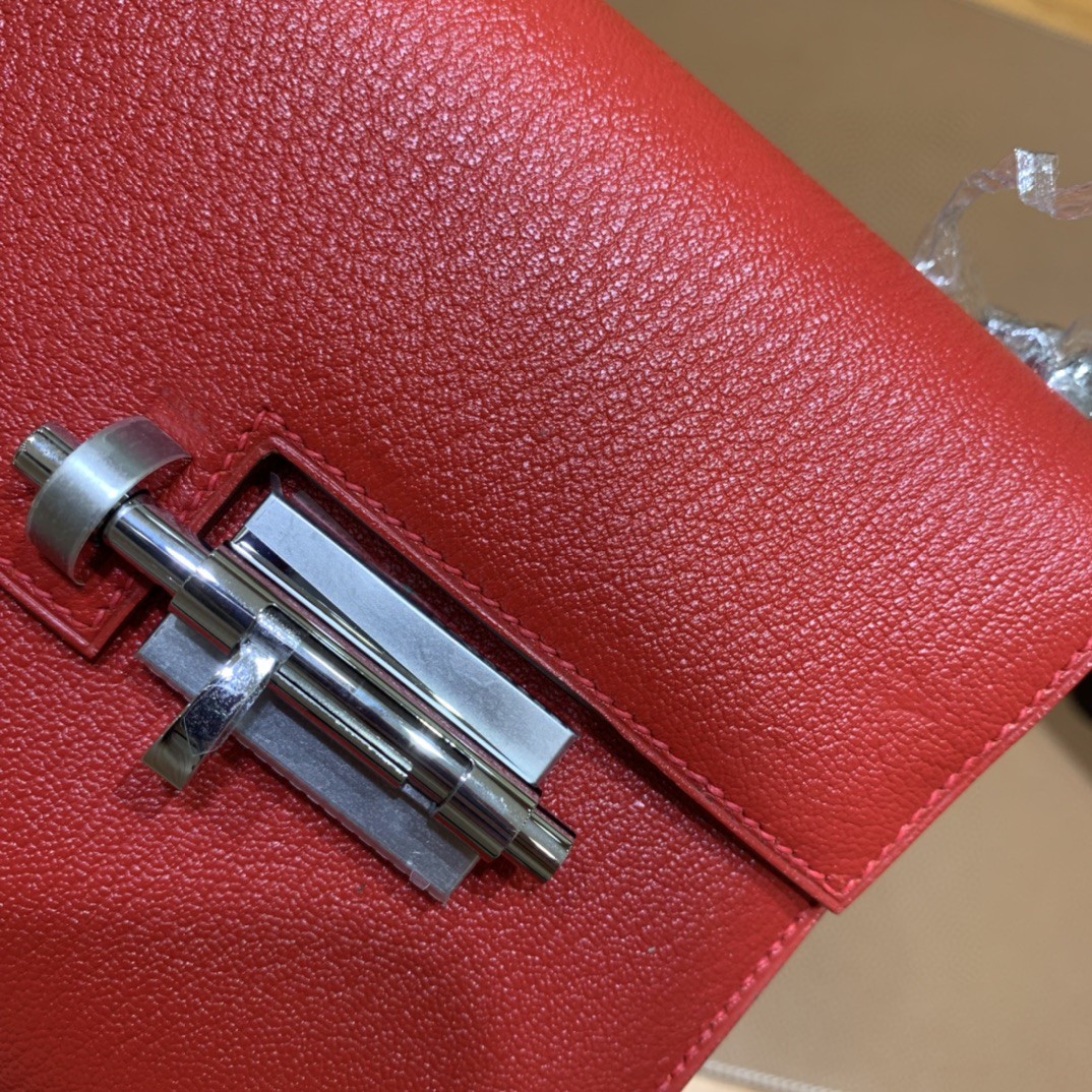Hermès（爱马仕）Verrou 机枪包 山羊皮 Q5 国旗红 17cm 银扣