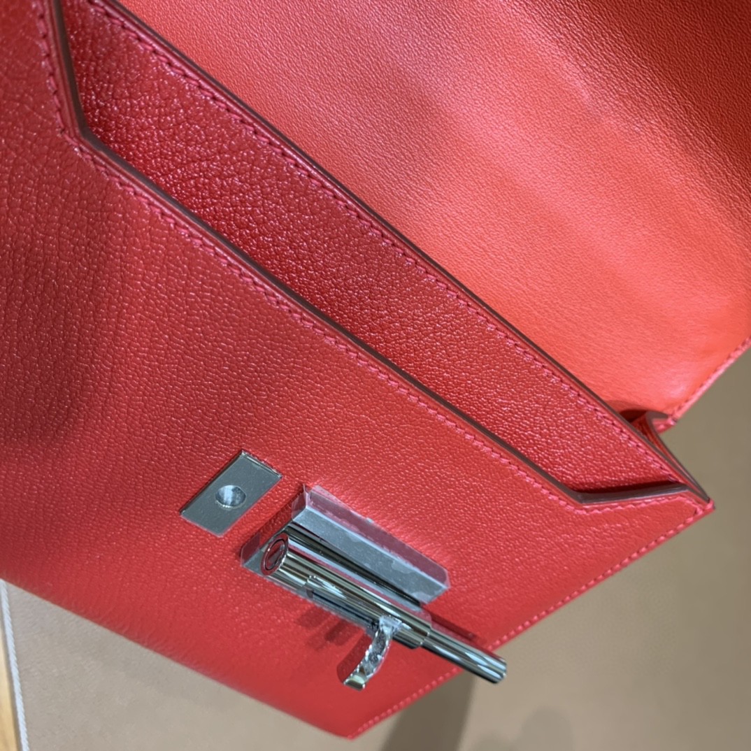 Hermès（爱马仕）Verrou 机枪包 山羊皮 Q5 国旗红 17cm 银扣