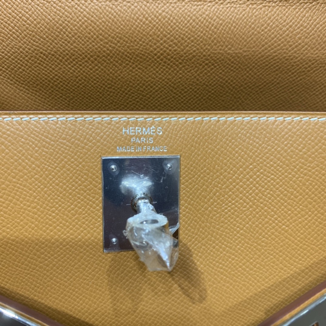 Hermès（爱马仕）Kelly 凯莉包 Epsom 金棕色 银扣 28cm
