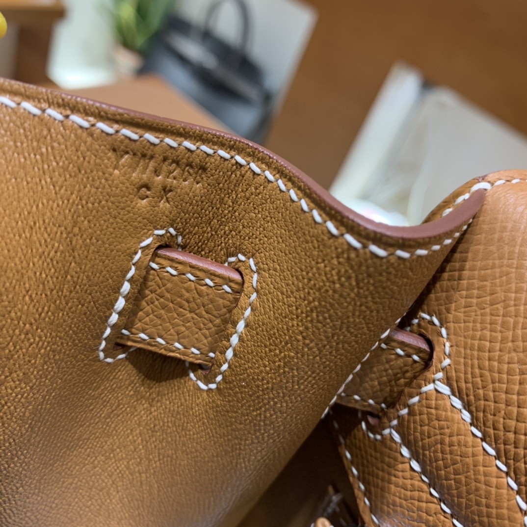 Hermès（爱马仕）Kelly 凯莉包 Epsom 金棕色 银扣 28cm