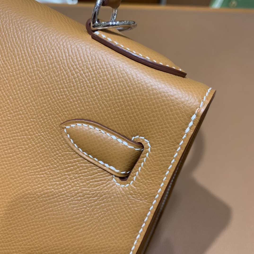 Hermès（爱马仕）Kelly 凯莉包 Epsom 金棕色 银扣 28cm