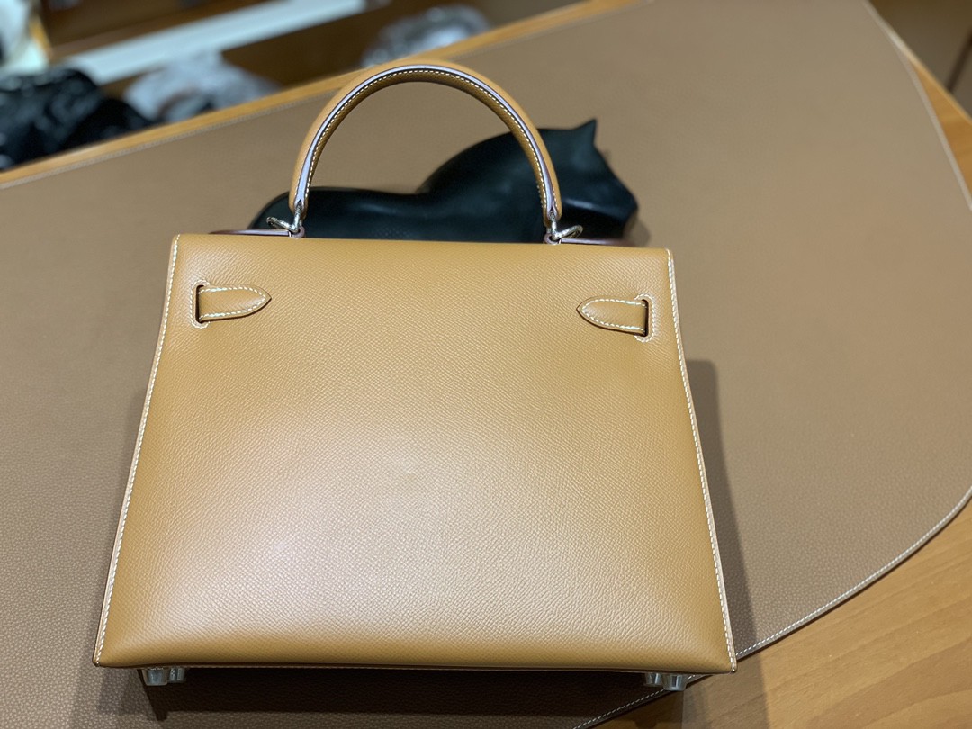 Hermès（爱马仕）Kelly 凯莉包 Epsom 金棕色 银扣 28cm
