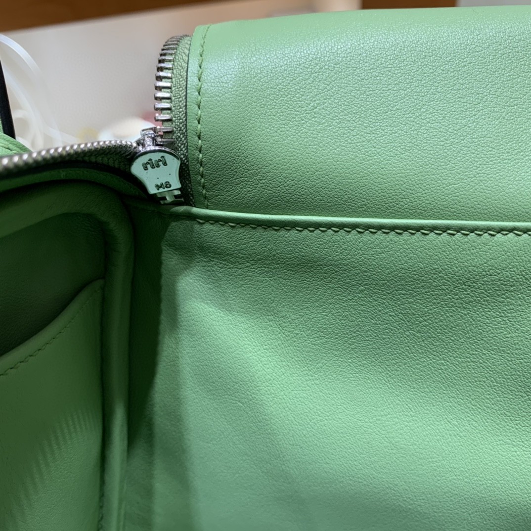 Hermès（爱马仕）Lindy 琳迪包 牛油果绿 Swift皮 银扣 30cm