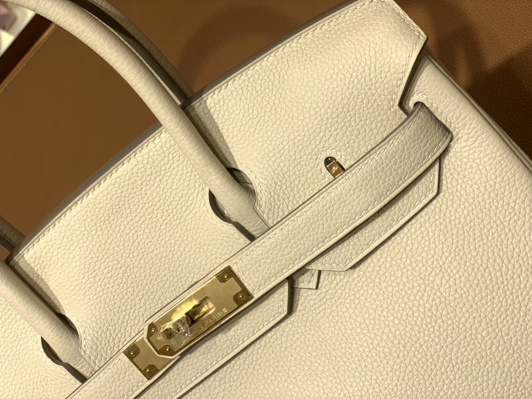 Hermès（爱马仕）Birkin 铂金包 Togo 奶昔白 金扣 30cm
