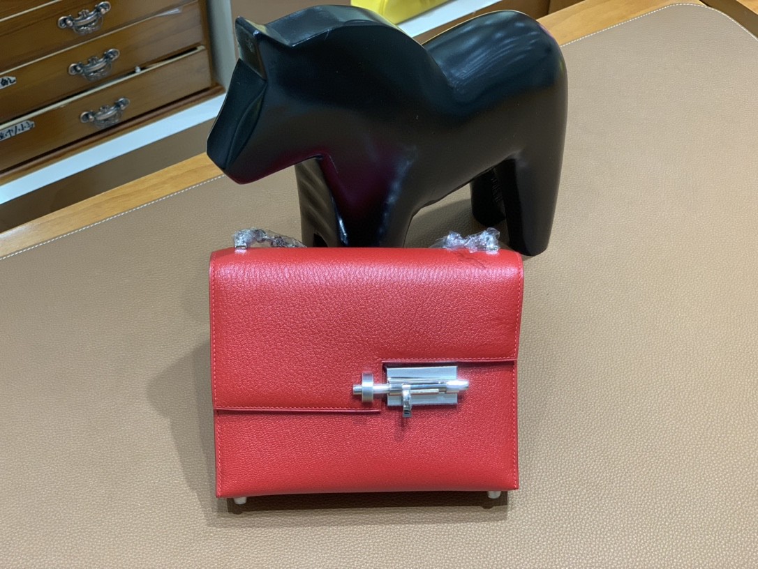 Hermès（爱马仕）Verrou 机枪包 山羊皮 Q5 国旗红 17cm 银扣