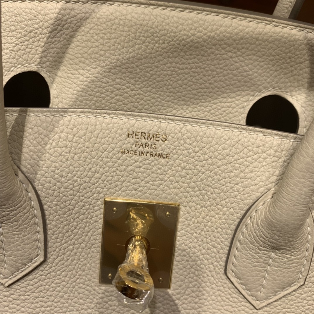 Hermès（爱马仕）Birkin 铂金包 Togo 奶昔白 金扣 30cm