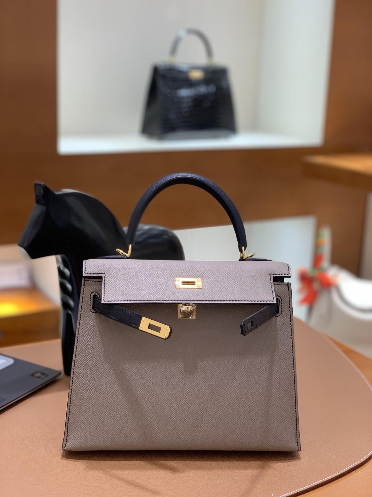 Hermès（爱马仕）Kelly 凯莉包 epsom 锡器灰 拼 黑色 金扣 25cm