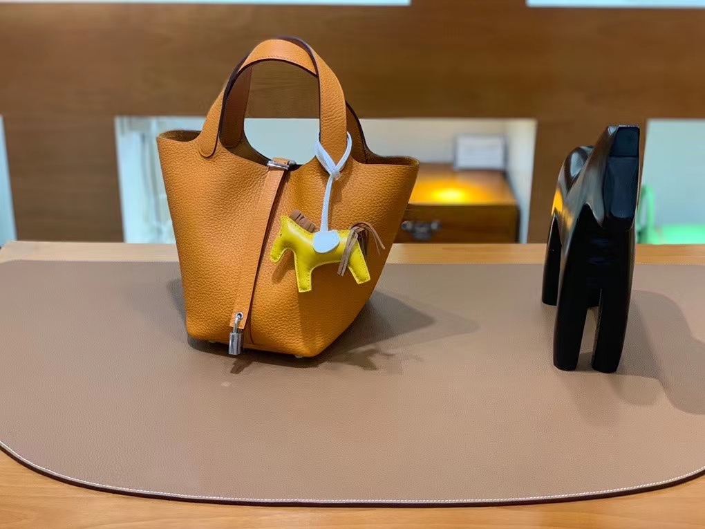 Hermès（爱马仕）Picotin 菜篮子 TC皮 杏黄色 银扣 18cm