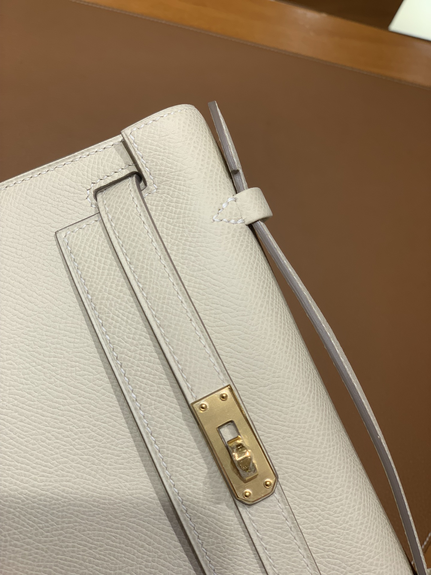 Hermès（爱马仕）Kelly Pochette epsom 白色 金扣 22cm