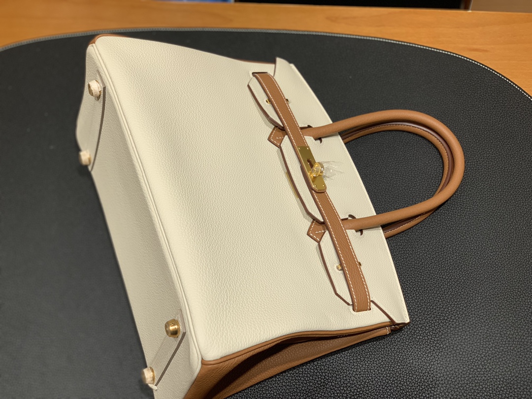 Hermès（爱马仕）Birkin 铂金包 Togo 奶昔白 拼 金棕色 金扣 30cm