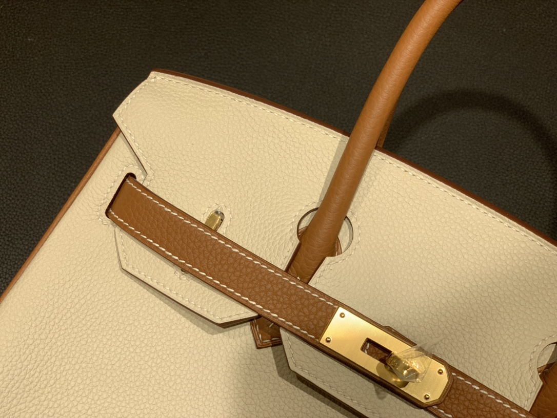 Hermès（爱马仕）Birkin 铂金包 Togo 奶昔白 拼 金棕色 金扣 30cm