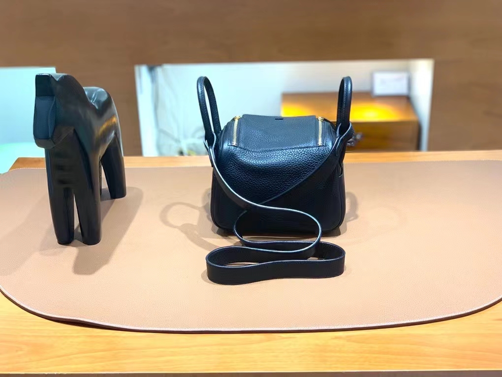 Hermès（爱马仕）mini lindy 迷你琳迪 TC 黑色 金扣 19cm
