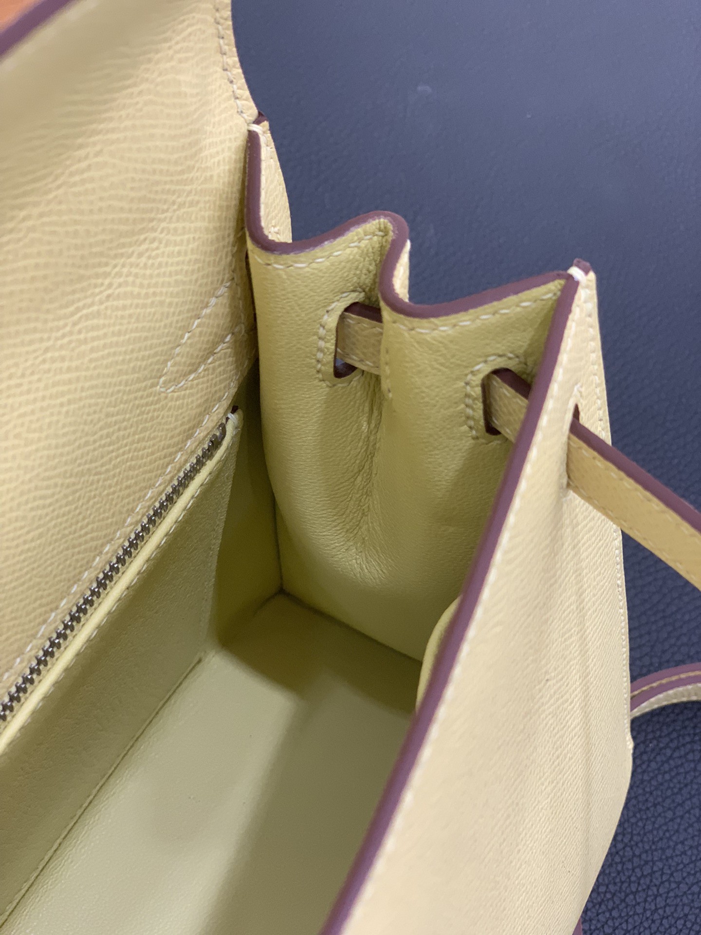Hermès（爱马仕）Kelly 凯莉包 Epsom 1Z 小鸡黄 银扣 25cm