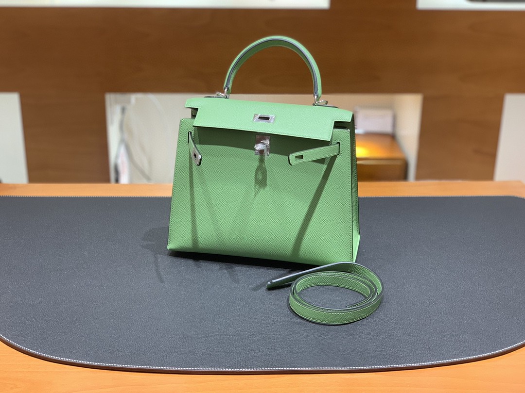 Hermès（爱马仕）Kelly 凯莉包 Epsom 牛油果绿 银扣 25cm
