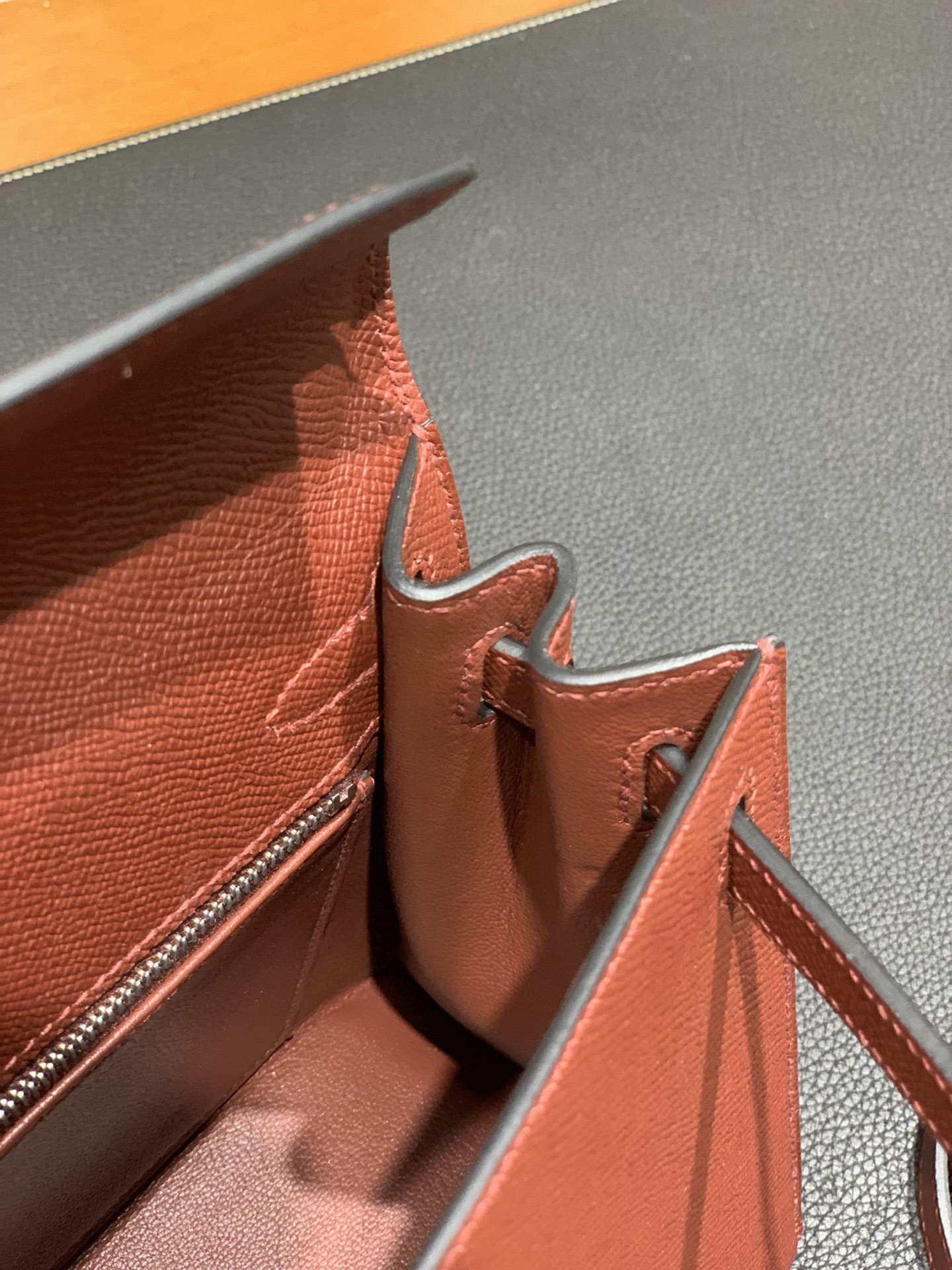 Hermès（爱马仕）Kelly 凯莉包 Epsom 爱马仕红 银扣 25cm