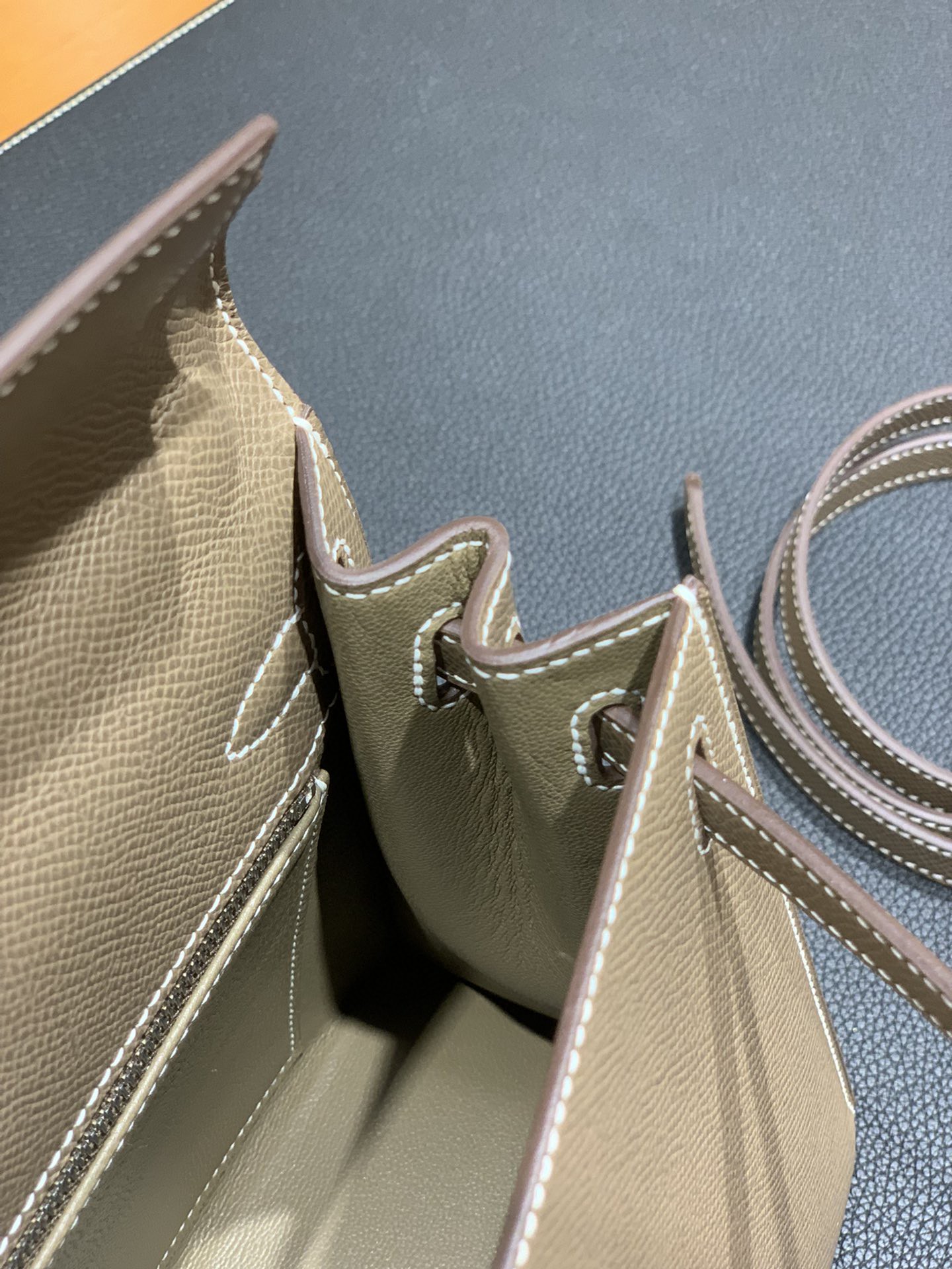 Hermès（爱马仕）Kelly 凯莉包 Epsom 大象灰 银扣 25cm