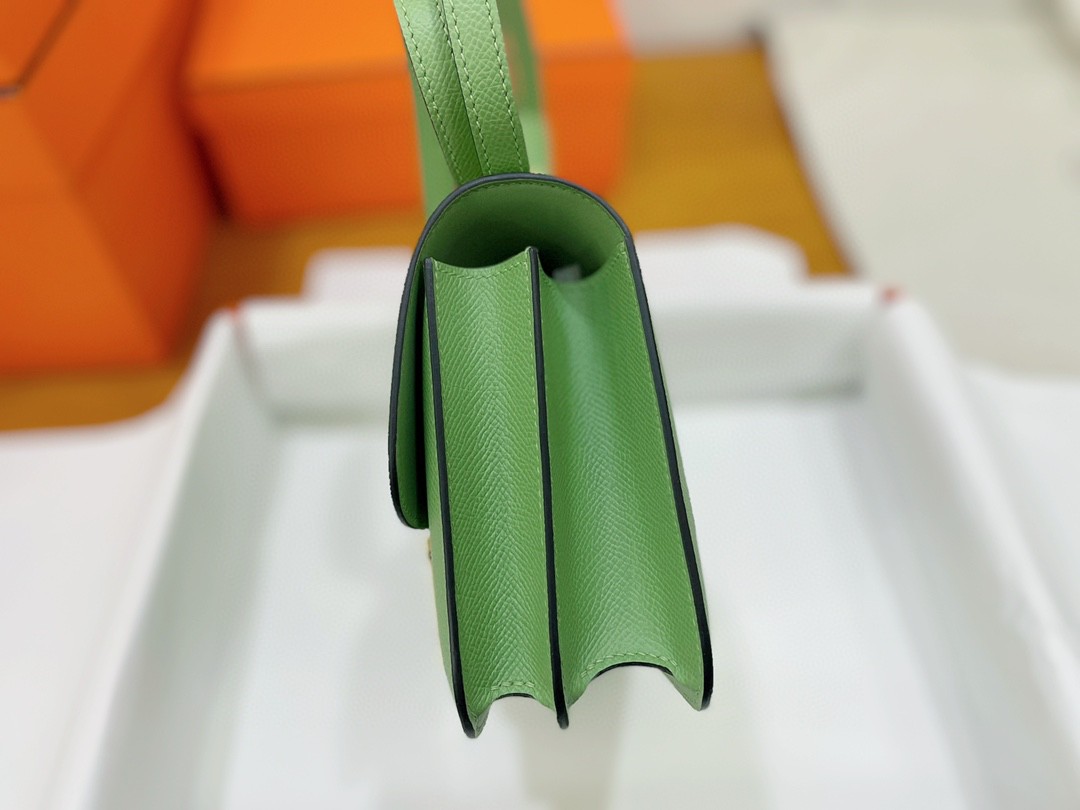 Hermès（爱马仕）Constance 康康 epsom 牛油果绿 金扣 19cm
