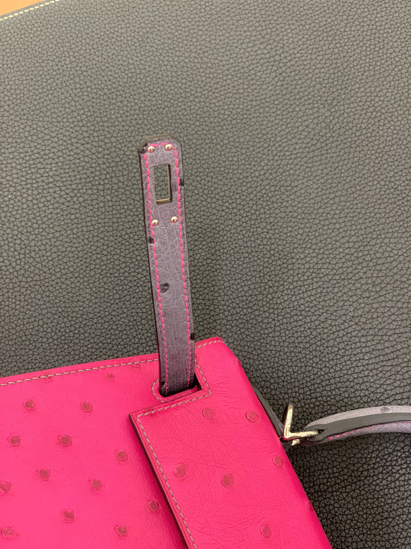 Hermès（爱马仕）Kelly 凯莉包 鸵鸟皮 桃红 拼 玛瑙灰 银扣 25cm