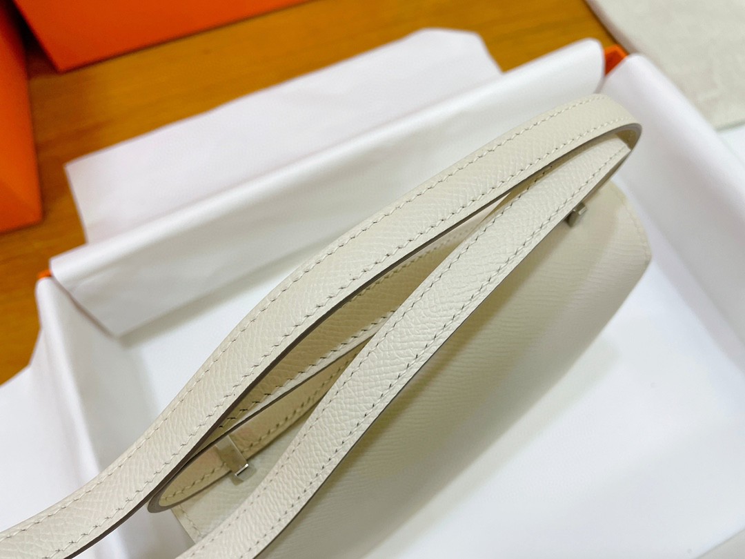 Hermès（爱马仕）Constance 康康 epsom 奶昔白 银扣 19cm