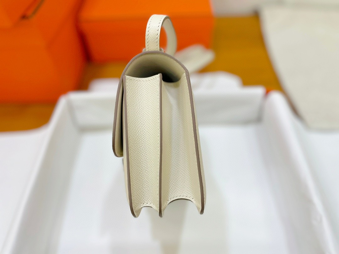 Hermès（爱马仕）Constance 康康 epsom 奶昔白 银扣 19cm