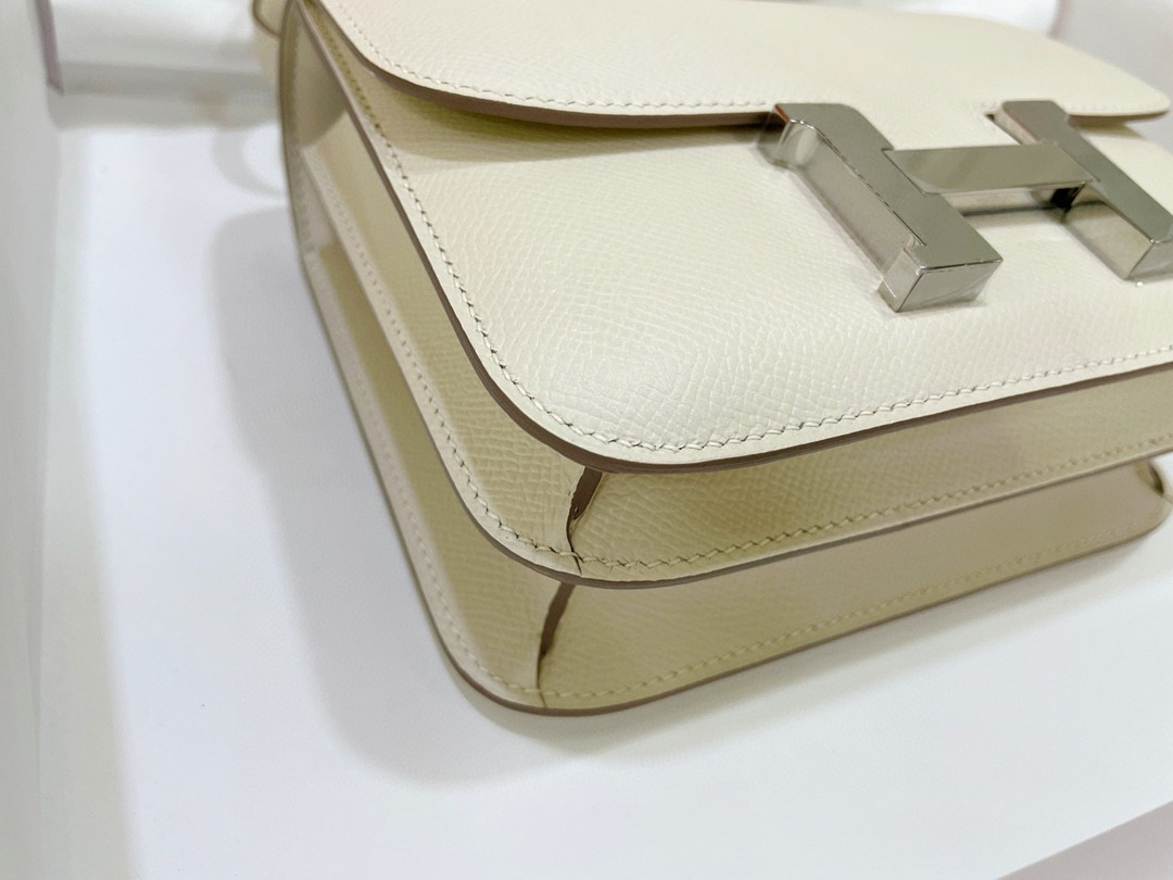 Hermès（爱马仕）Constance 康康 epsom 奶昔白 银扣 19cm