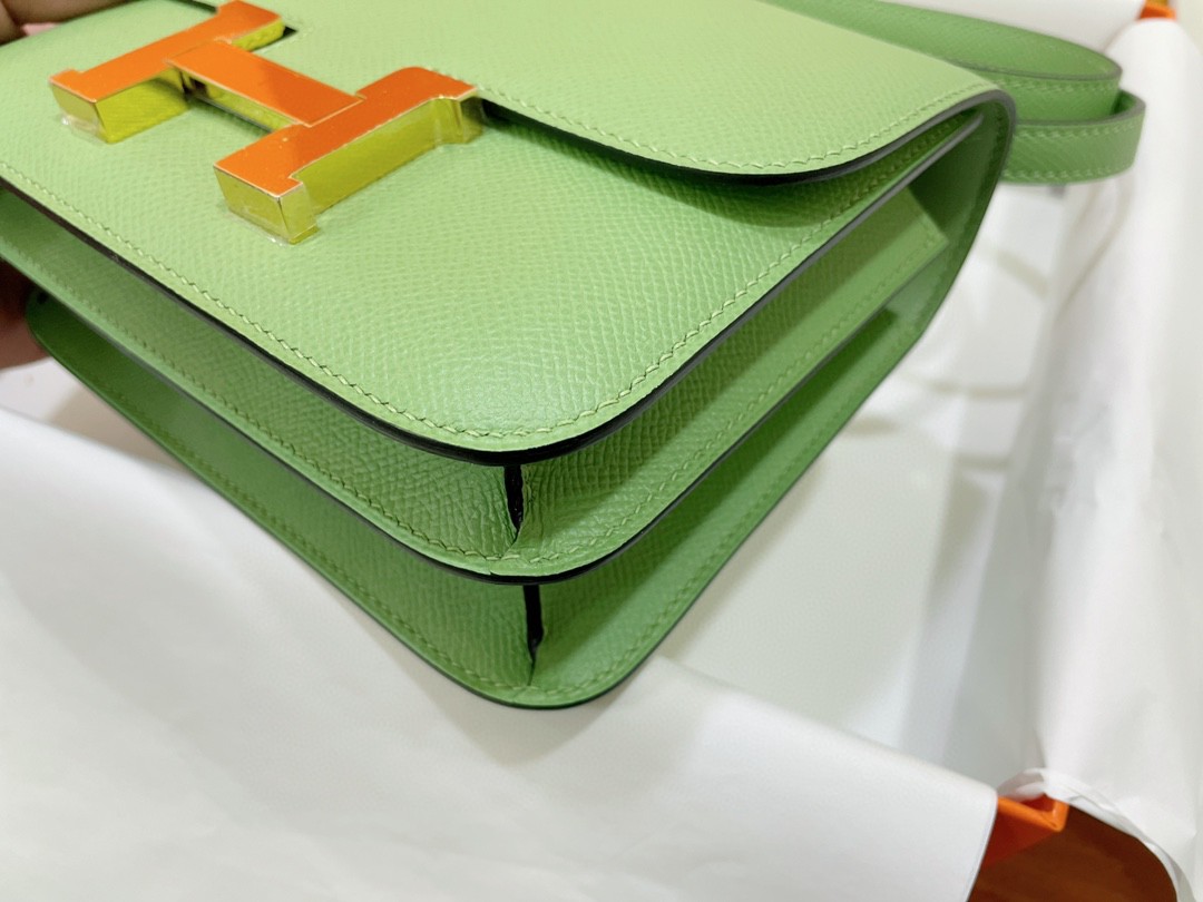Hermès（爱马仕）Constance 康康 epsom 牛油果绿 金扣 19cm