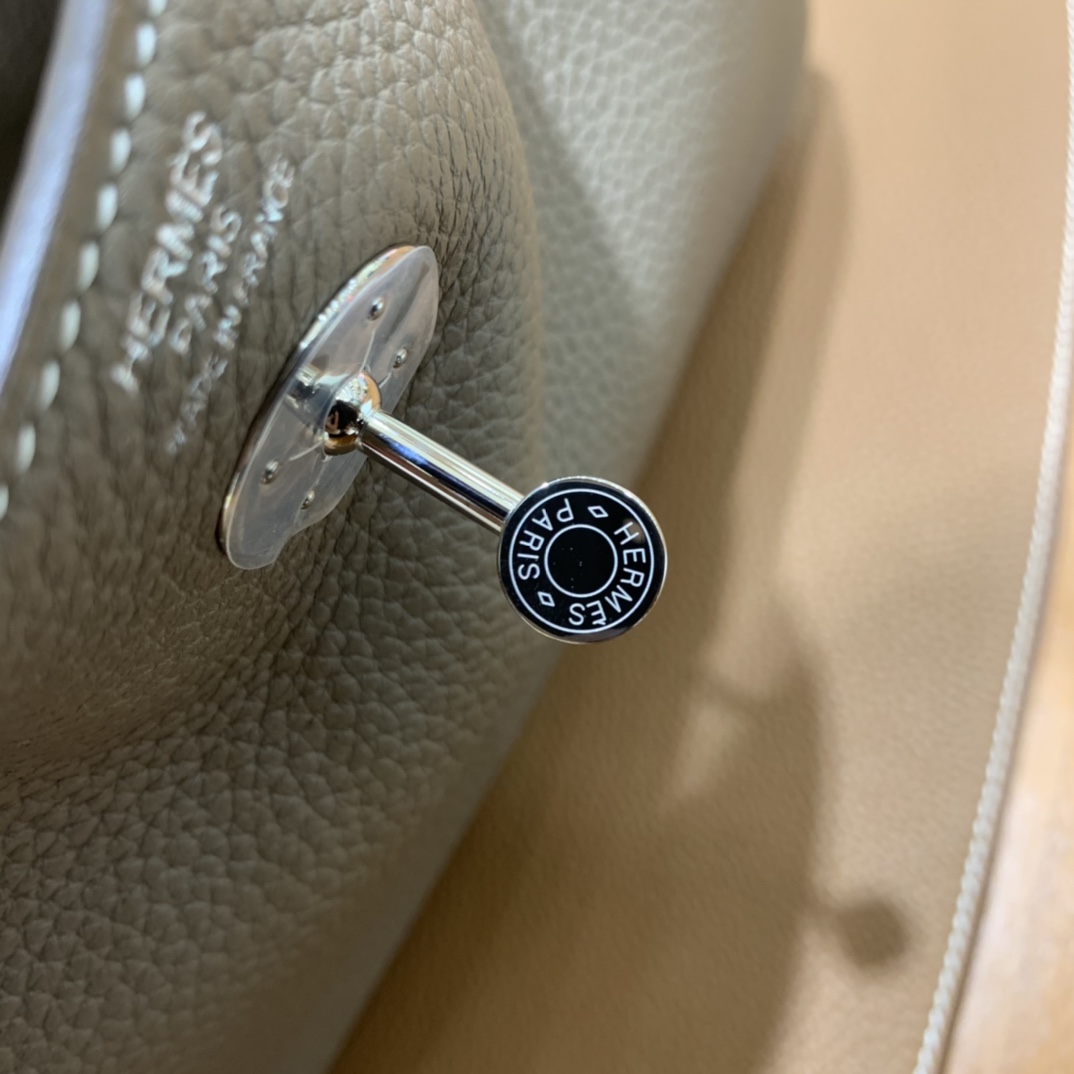 Hermès（爱马仕）Lindy 琳迪包 TC皮 大象灰 银扣 26cm
