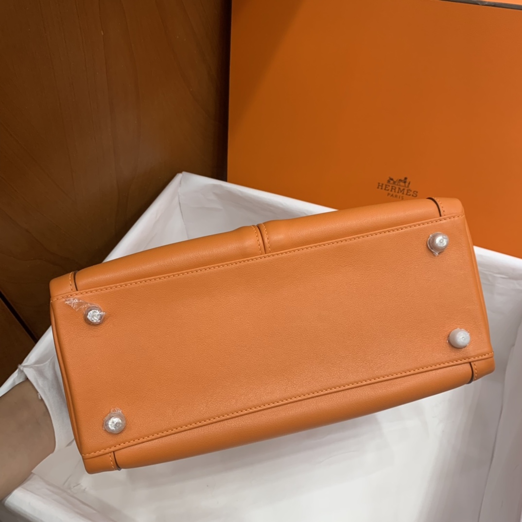 Hermès（爱马仕）Kelly Lakis Swift 橙色 银扣 28cm