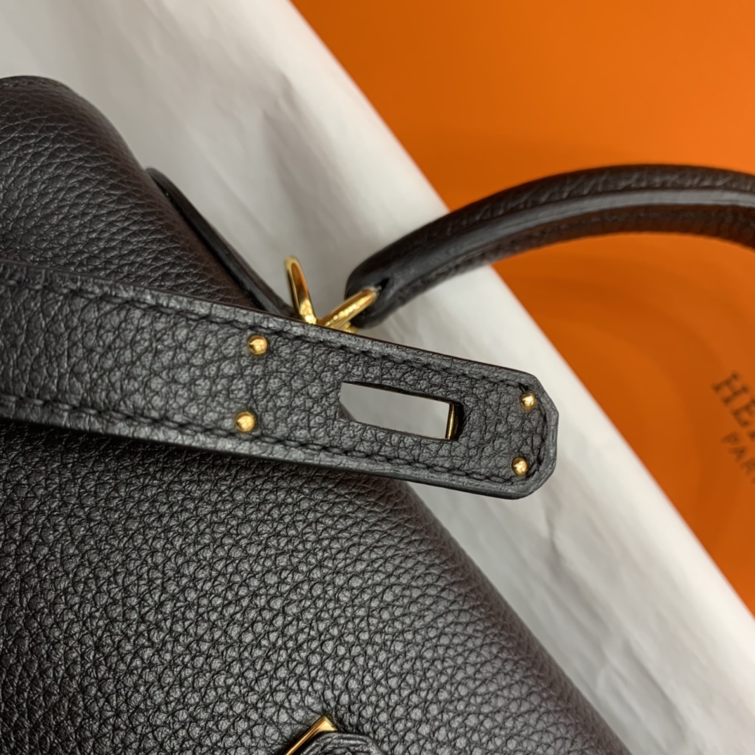 Hermès（爱马仕）Kelly 凯莉包 Togo 黑色 金扣 28cm