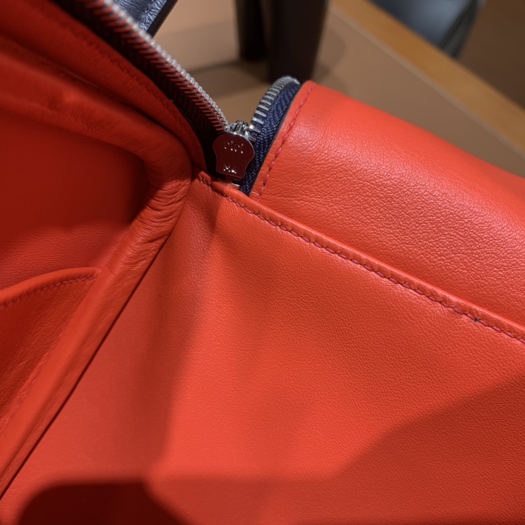 Hermès（爱马仕）Lindy 琳迪包 Swift 午夜蓝 拼 罂粟橘 银扣 26cm