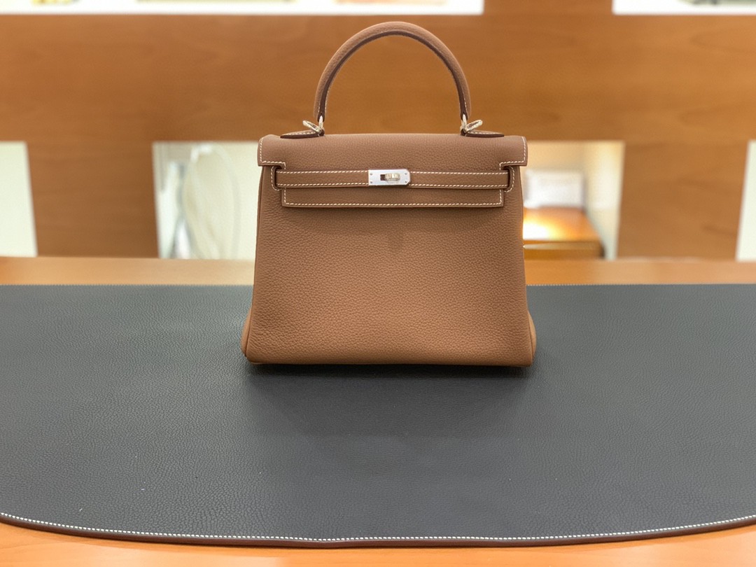 Hermès（爱马仕）Kelly 凯莉包 Togo 金棕色 银扣 25cm