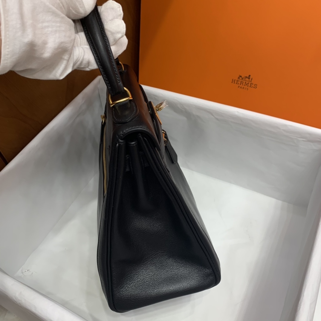 Hermès（爱马仕）Kelly Lakis Swift 黑色 金扣 28cm