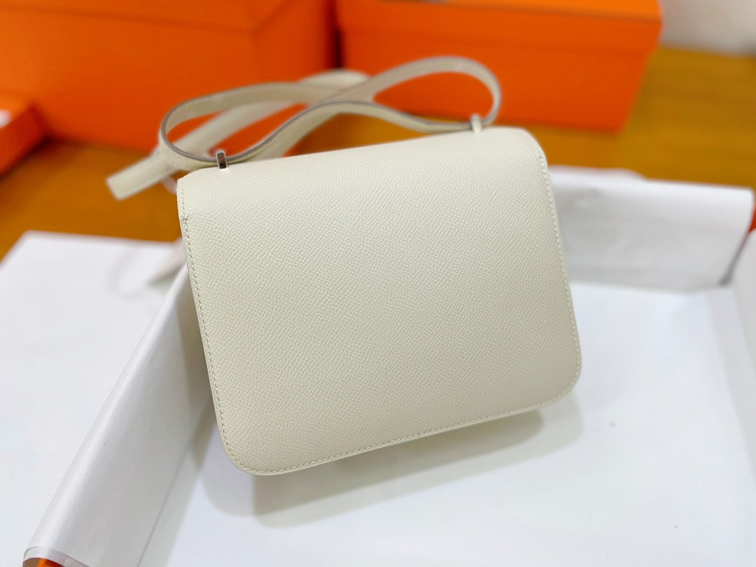 Hermès（爱马仕）Constance 康康 epsom 奶昔白 银扣 19cm