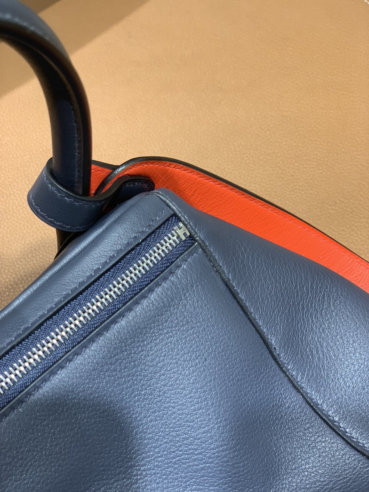 Hermès（爱马仕）Lindy 琳迪包 Swift 午夜蓝 拼 罂粟橘 银扣 26cm