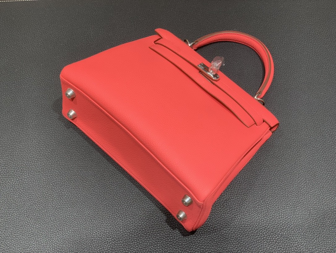 Hermès（爱马仕）Kelly 凯莉包 Togo 8W 唇膏粉 银扣 25cm
