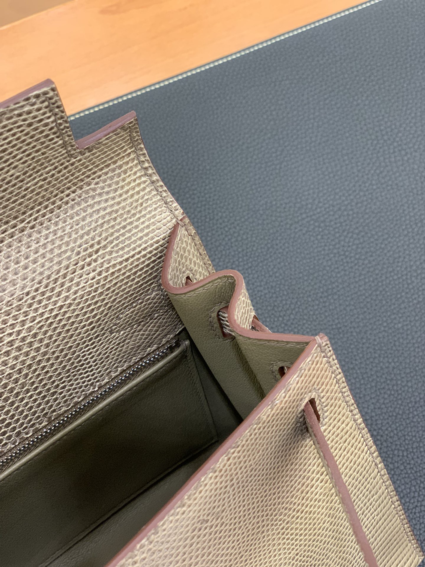 Hermès（爱马仕）Kelly 凯莉包 蜥蜴皮 青槟色 银扣 25cm