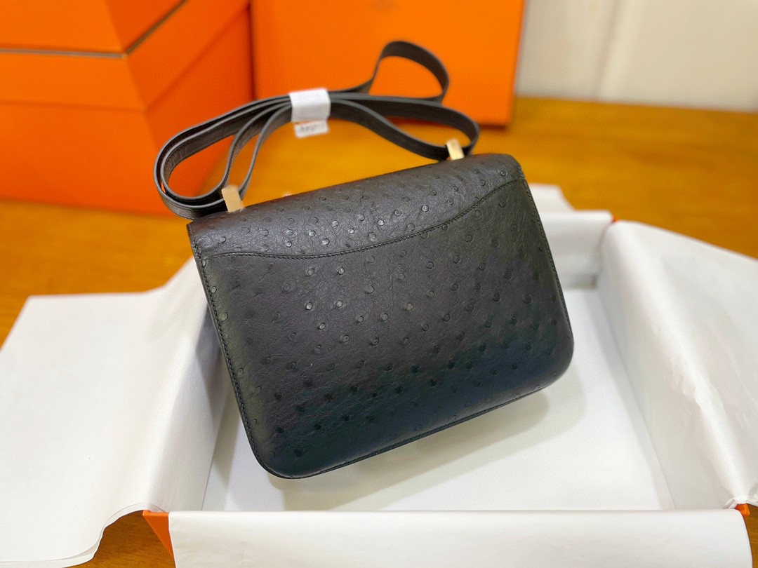 Hermès（爱马仕）Constance 康斯坦斯 鸵鸟皮 黑色 玫瑰金扣 23cm