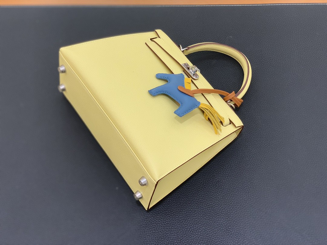 Hermès（爱马仕）Kelly 凯莉包 Epsom 1Z 小鸡黄 银扣 25cm
