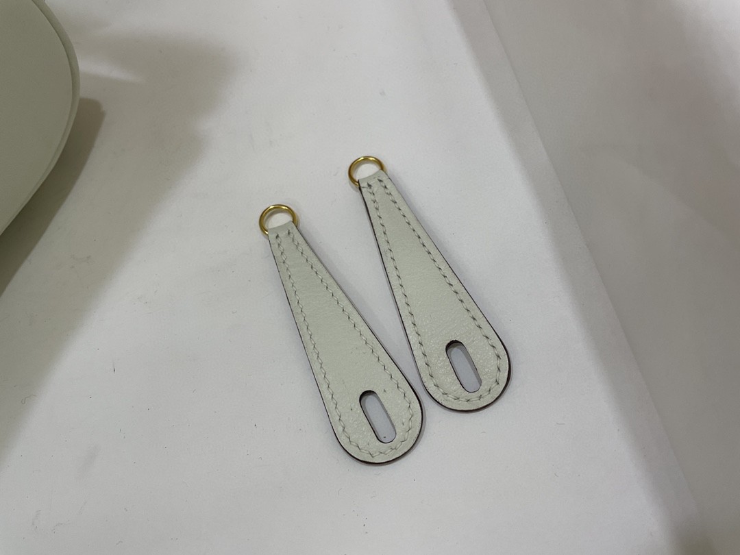 Hermès（爱马仕）Mini lindy 迷你琳迪 Swift i2 奶油白 金扣 20cm