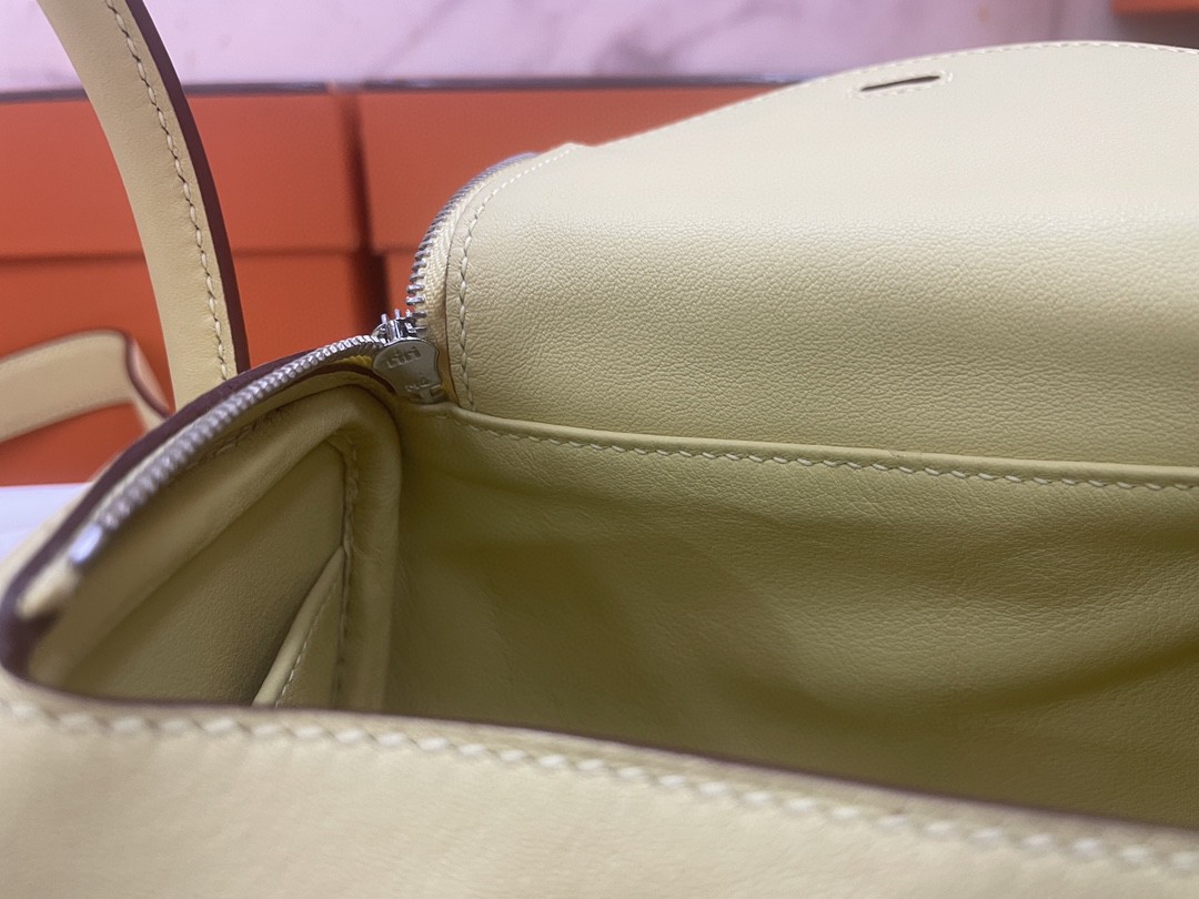 Hermès（爱马仕）Mini lindy 迷你琳迪 Swift 1Z 小鸡黄 银扣 20cm