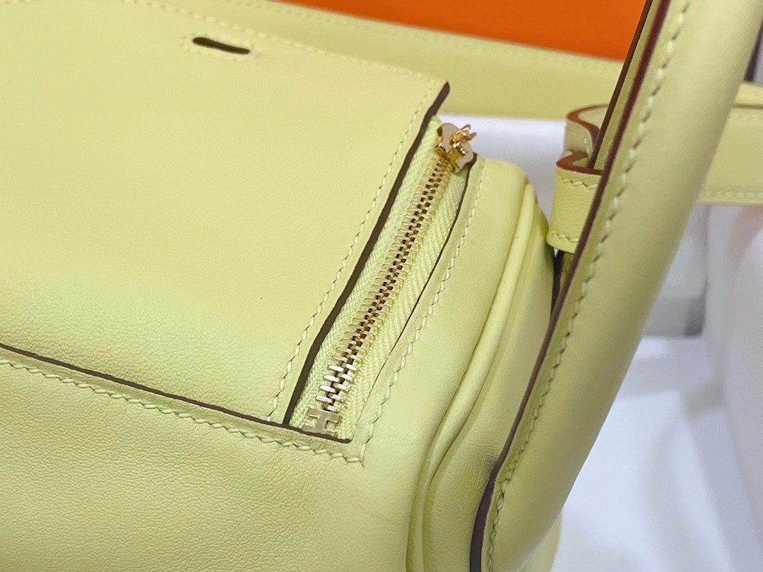 Hermès（爱马仕）Mini lindy 迷你琳迪 Swift 1Z小鸡黄 金扣 20cm