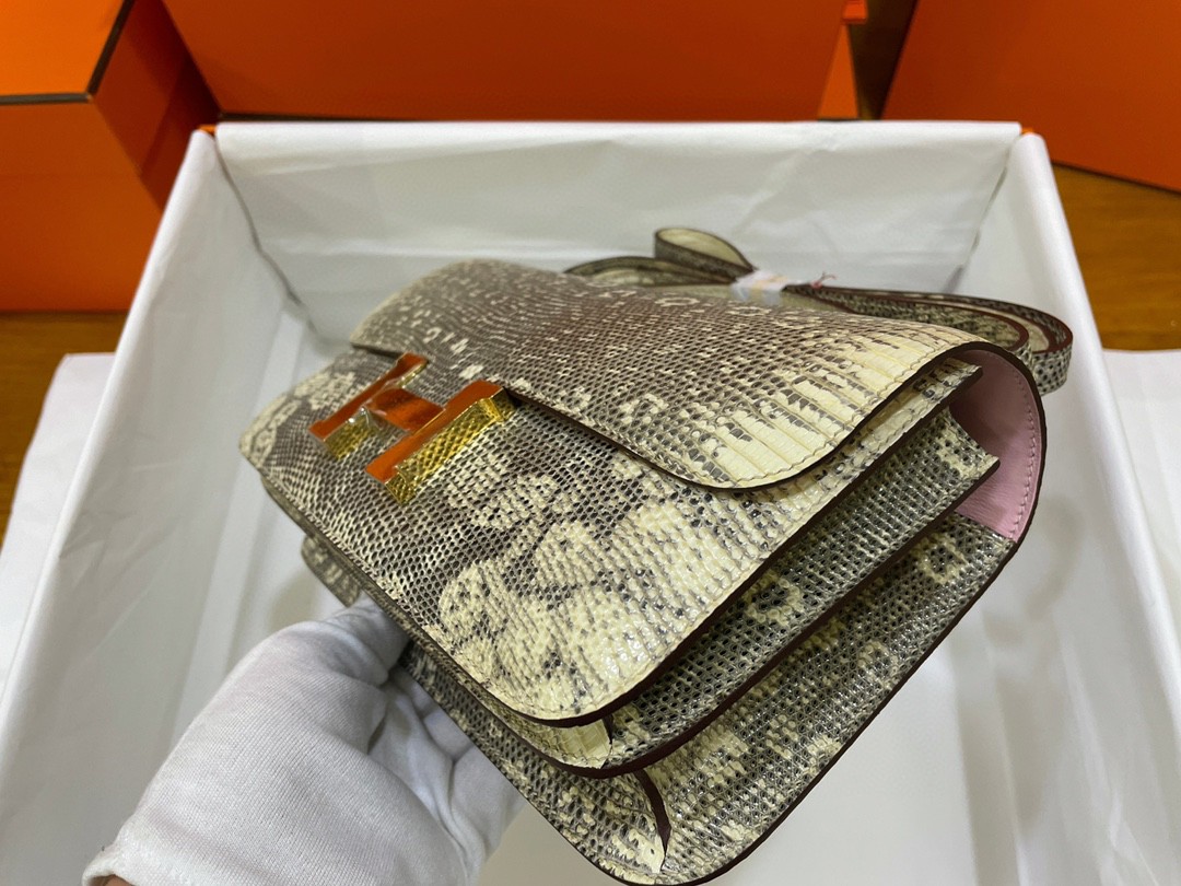 Hermès（爱马仕）Constance 康康 雪花蜥蜴 内拼 樱花粉 金扣 26cm