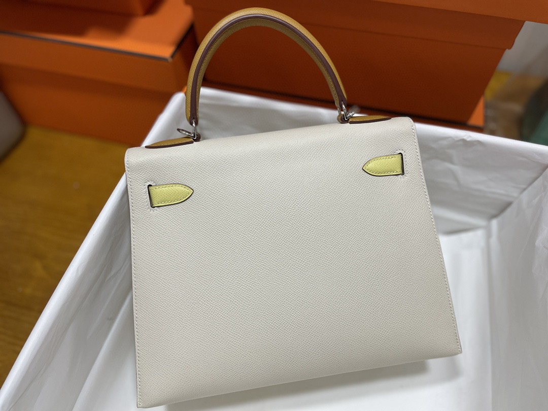 Hermès（爱马仕）kelly 凯莉包 epsom 奶昔白 拼 小鸡黄 拼 芝麻色 银扣 28cm