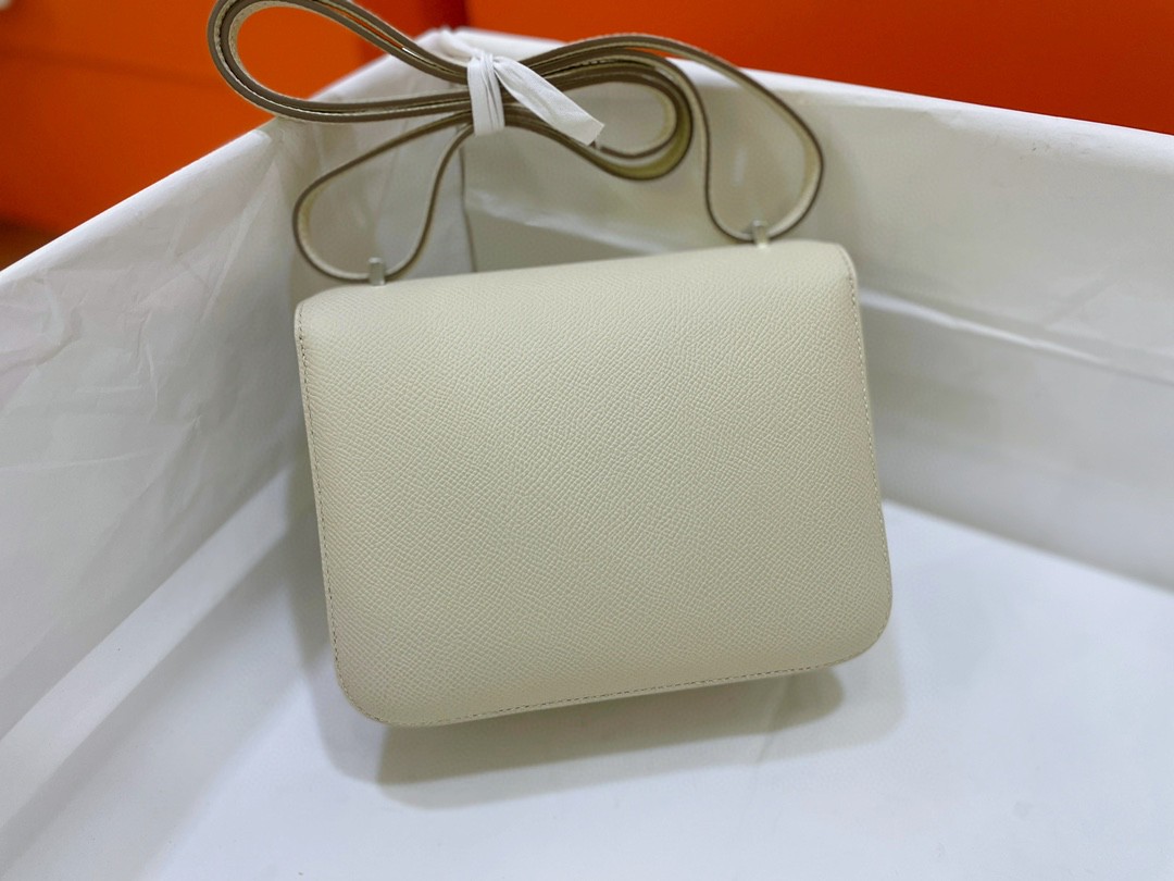 Hermès（爱马仕）Constance 康康 epsom 奶昔白 鳄鱼拼蜥蜴扣 银扣 19cm
