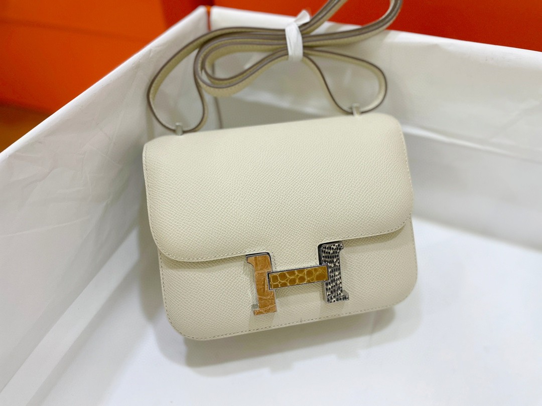 Hermès（爱马仕）Constance 康康 epsom 奶昔白 鳄鱼拼蜥蜴扣 银扣 19cm