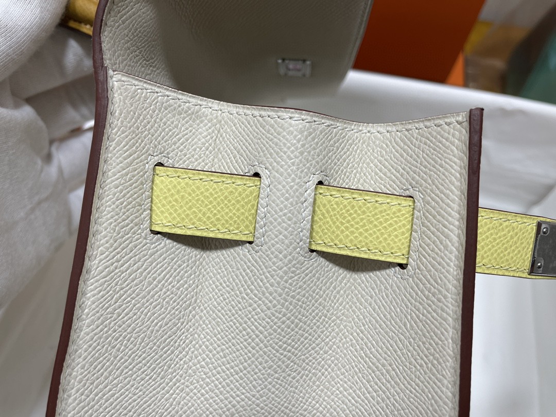 Hermès（爱马仕）kelly 凯莉包 epsom 奶昔白 拼 小鸡黄 拼 芝麻色 银扣 28cm