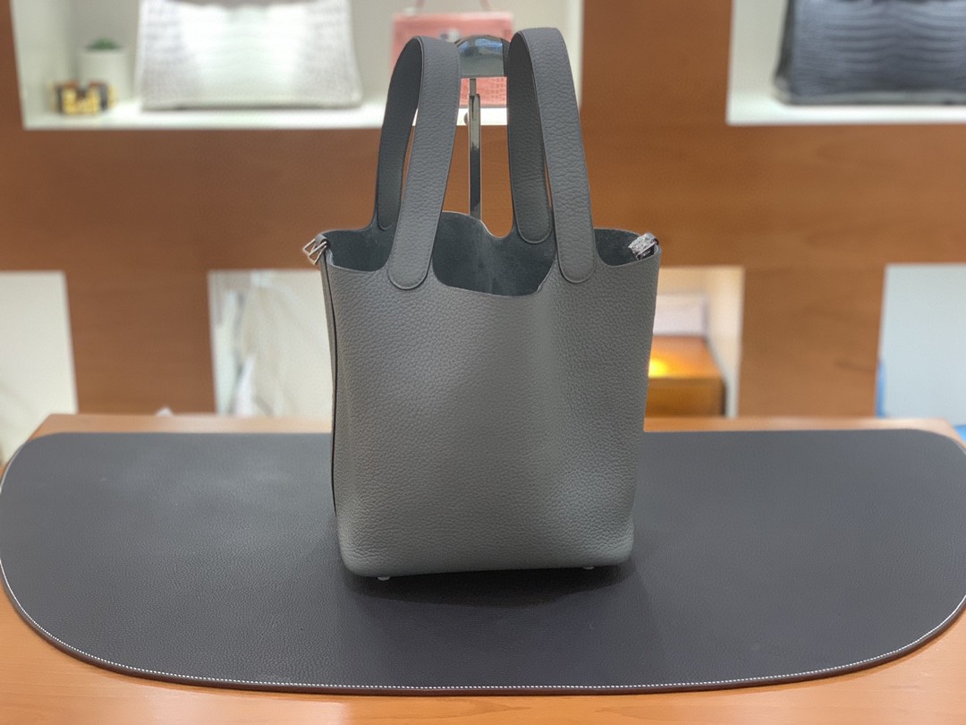 Hermès（爱马仕）Picotin 菜篮子 TC 杏仁绿 银扣 22cm