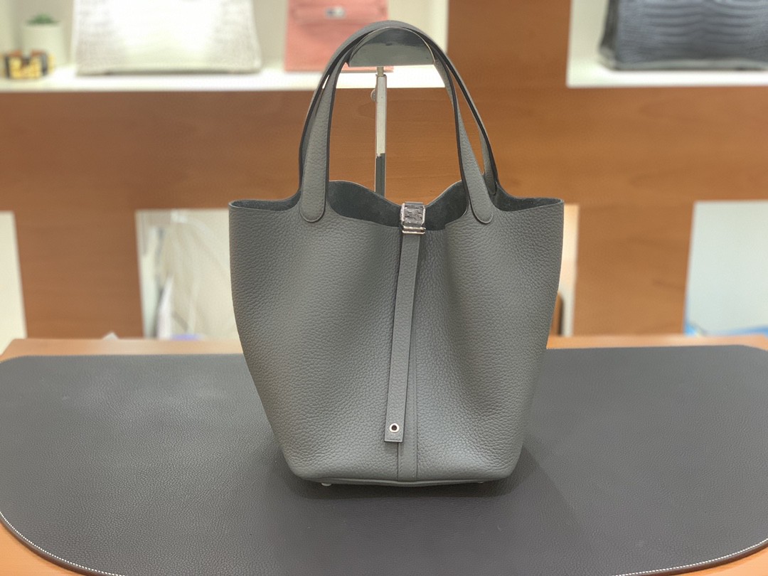 Hermès（爱马仕）Picotin 菜篮子 TC 杏仁绿 银扣 22cm